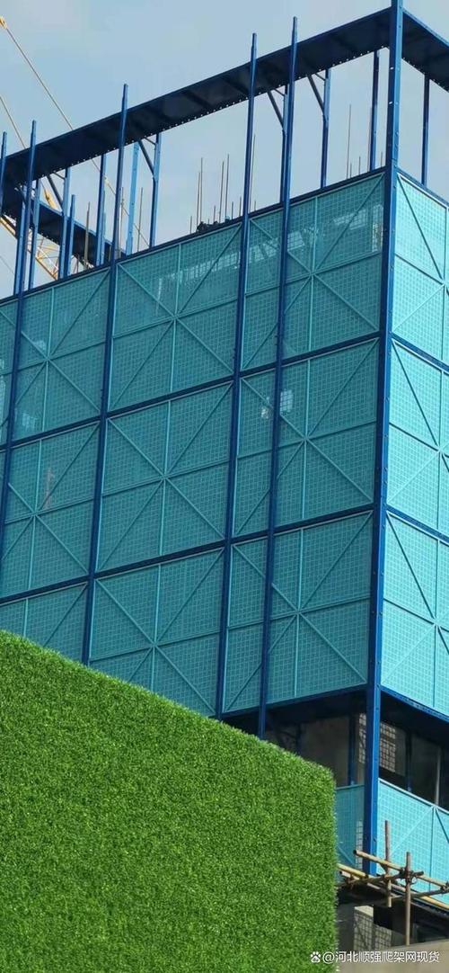 价格合理性:不要只追求低价,价格过低的爬架网产品可能存在质量问题